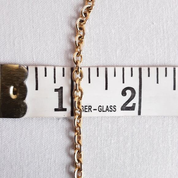 Filagree Scroll Locket Necklace And Gold Tone Textured Cable Chain - Picture 10 of 12